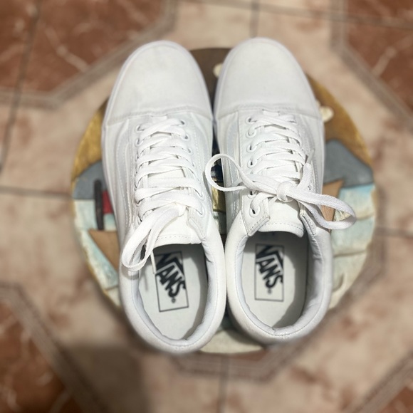 WHITE VANS - Picture 2 of 3